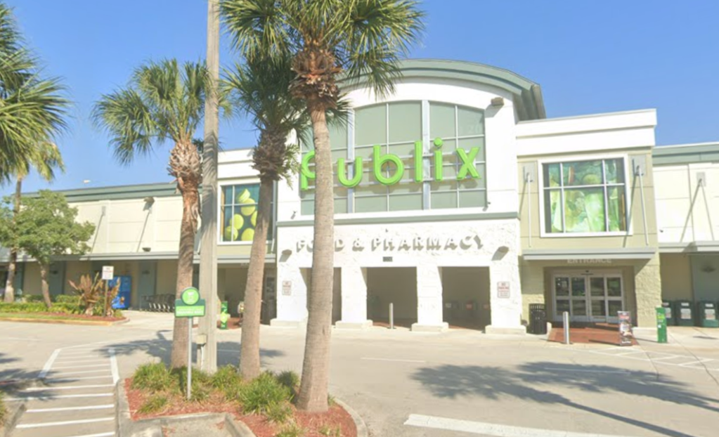 Exterior view of the Publix supermarket in Stuart, Florida.